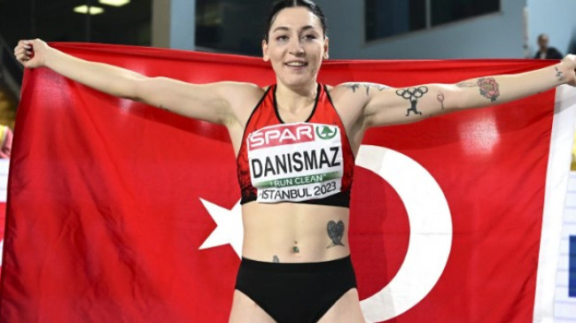 Tuğba Danışmaz Altın Madalyanın Sahibi Oldu